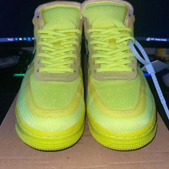 Off-white air force 1 volt size 8.5